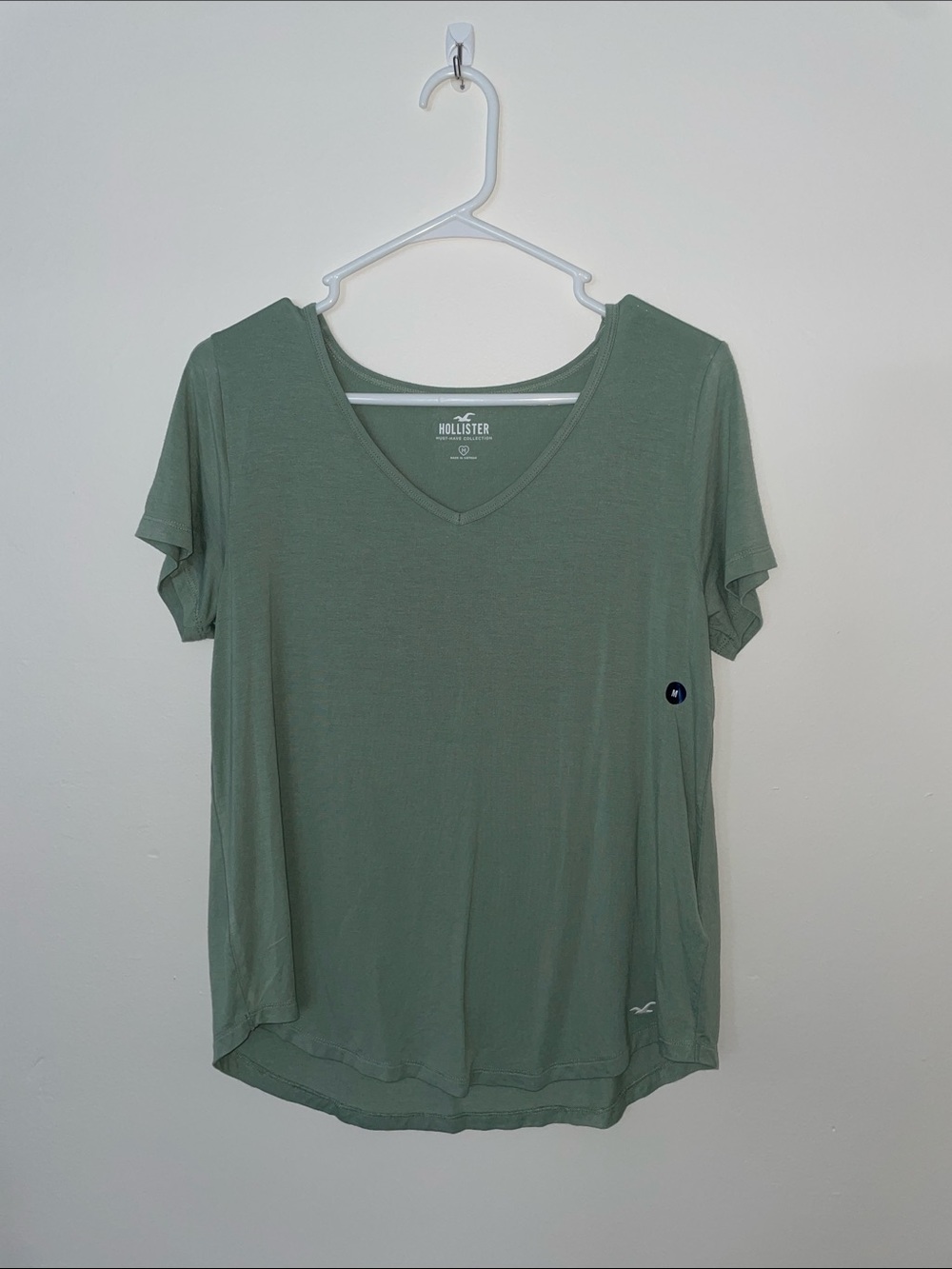 Hollister Must Have collection v neck flowy tee mint green new never worn NWT M